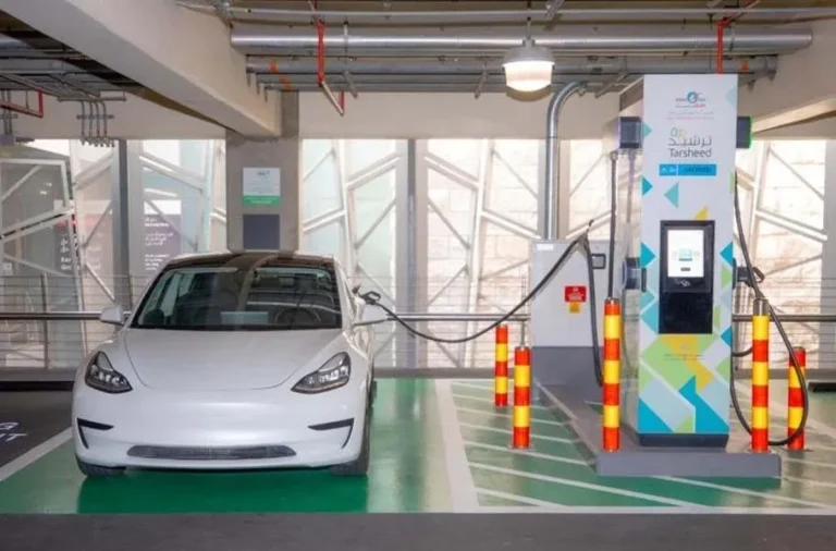 شحن السيارات في مطار حمد